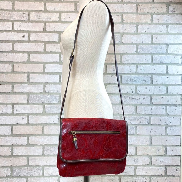 Relic Red Paisley Relic Medium Crossbody Purse Bag - Picture 1 of 12